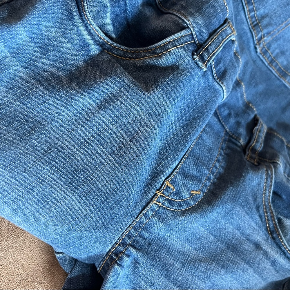 Girl’s Denim Levi’s Overalls - Picture 5 of 8